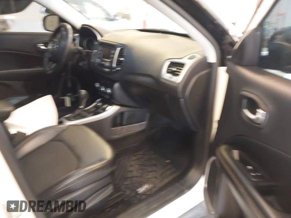 2018 Jeep Compass Latitude с VIN 3C4NJDBBXJT349731, выставлен на аукционе IAAI как лот 42564250 с пробегом 72 303 миль миль и . История ставок и продаж доступна на DreamBid. Изображение 5.