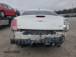 2013 Chrysler 300 S z VIN 2C3CCAGG1DH590552, wystawiony jako Copart lot #83837574 z przebiegiem 213 704 mil mil oraz Nie do naprawy • Non repairable. Historia ofert i sprzedaży dostępna na DreamBid. Obrazek 6.