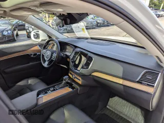 2021 Volvo XC90 Momentum with VIN YV4A221KXM1753168, listed as a Copart auction lot 44860475 with 47,817 mi miles and Clean Title. Bid and sale history available at carsss.com. Image 5.