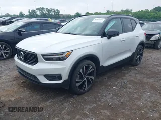 2022 Volvo XC40 R-Design с VIN YV4162UM0N2648040, выставлен на аукционе IAAI как лот 42172222 с пробегом 19 911 миль миль и . История ставок и продаж доступна на DreamBid. Изображение 2.