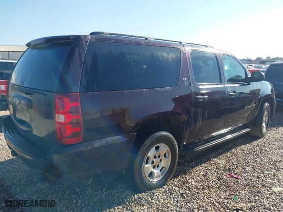 2009 Chevrolet Suburban LS with VIN 1GNFC16019R213344, listed as a IAAI auction lot 41660083 with 337,734 mi miles. Bid and sale history available at carsss.com. Image 4.