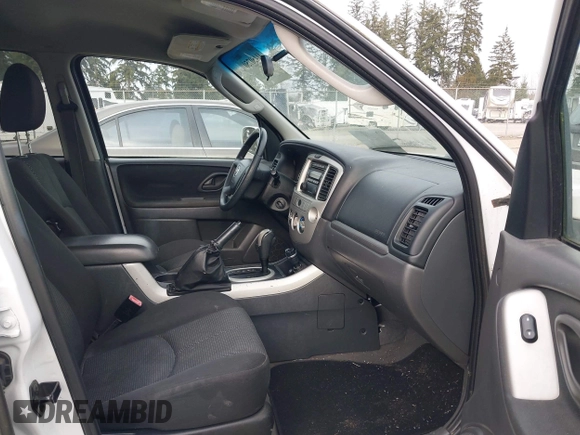 2005 Mazda Tribute LX with VIN 4F2CZ94105KM25420, listed as a IAAI auction lot 41450750 with 148,736 mi miles. Bid and sale history available at carsss.com. Image 5.