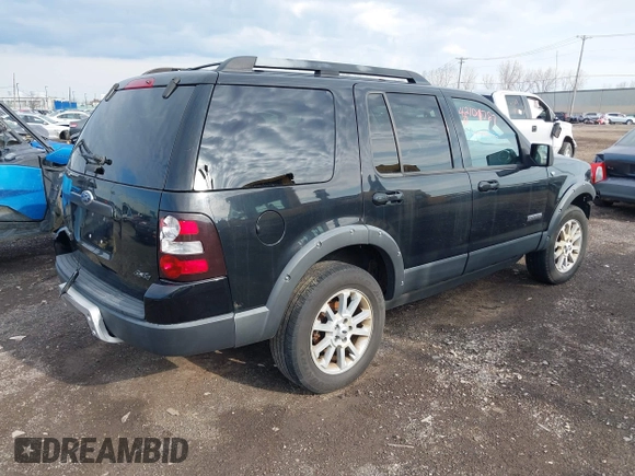 2008 Ford Explorer XLT z VIN 1FMEU73848UA88460, wystawiony jako IAAI lot #42101787 z przebiegiem 202 357 mil mil oraz . Historia ofert i sprzedaży dostępna na DreamBid. Obrazek 4.