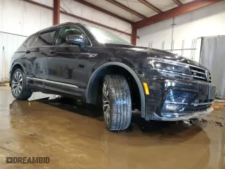 2020 Volkswagen Tiguan SEL Premium R-Line with VIN 3VV4B7AX5LM003382, listed as a Copart auction lot 46403255 with 28,355 mi miles and Salvage Title. Bid and sale history available at carsss.com. Image 4.