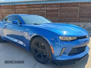 2017 Chevrolet Camaro 1LT z VIN 1G1FB1RX5H0134338, wystawiony jako Copart lot #60562865 z przebiegiem 115 636 mil mil oraz Czysty tytuł • Clean title. Historia ofert i sprzedaży dostępna na DreamBid. Obrazek 1.