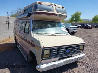 1988 Ford Econoline Cargo z VIN 1FDGS24H0JHC21214, wystawiony jako IAAI lot #39650228 z przebiegiem 55 106 mil mil oraz . Historia ofert i sprzedaży dostępna na DreamBid. Obrazek 1.