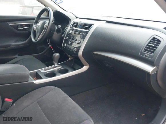 2015 Nissan Altima 2.5 with VIN 1N4AL3AP2FN301492, listed as a IAAI auction lot 41820546 with 147,567 mi miles. Bid and sale history available at carsss.com. Image 5.