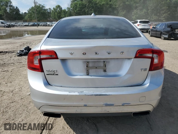 2014 Volvo S60 T5 z VIN YV1612FS3E2295726, wystawiony jako Copart lot #57293655 z przebiegiem 100 670 mil mil oraz Czysty tytuł • Clean title. Historia ofert i sprzedaży dostępna na DreamBid. Obrazek 6.