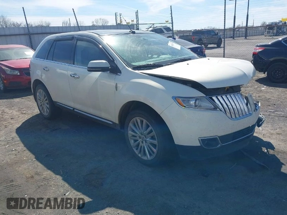 2013 Lincoln MKX with VIN 2LMDJ8JK2DBL19143, listed as a IAAI auction lot 41824677 with 172,336 mi miles. Bid and sale history available at carsss.com. Image 1.