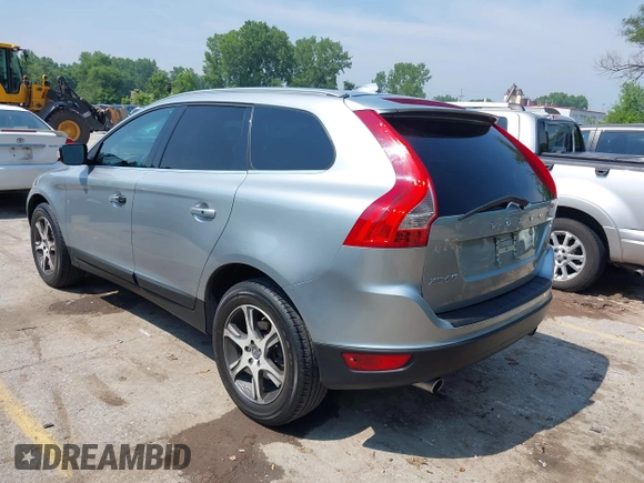 2013 Volvo XC60 T6 z VIN YV4902DZ5D2448575, wystawiony jako IAAI lot #42434563 z przebiegiem 154 710 mil mil oraz . Historia ofert i sprzedaży dostępna na DreamBid. Obrazek 3.