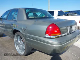 2002 Ford Crown Victoria Police Police Interceptor with VIN 2FAFP71W52X143053, listed as a IAAI auction lot 41594827 with 210,078 mi miles. Bid and sale history available at carsss.com. Image 17.