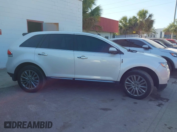 2012 Lincoln MKX with VIN 2LMDJ6JKXCBL09768, listed as a IAAI auction lot 42067444 with 174,319 mi miles. Bid and sale history available at carsss.com. Image 13.