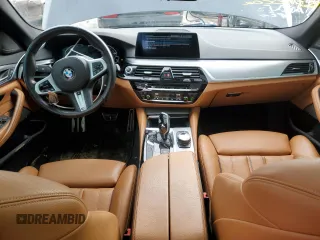2020 BMW 5 Series z VIN WBAJB1C04LCD27469, wystawiony jako Copart lot #85962264 z przebiegiem 112 807 mil mil oraz Czysty tytuł • Clean title. Historia ofert i sprzedaży dostępna na DreamBid. Obrazek 8.
