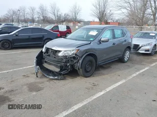 2018 Nissan Rogue SV z VIN KNMAT2MV5JP585695, wystawiony jako IAAI lot #41613763 z przebiegiem 45 091 mil mil oraz . Historia ofert i sprzedaży dostępna na DreamBid. Obrazek 17.