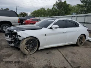 2018 Alfa Romeo Giulia Ti Lusso z VIN ZARFAEEN5J7565948, wystawiony jako Copart lot #55390015 z przebiegiem Nie podano mil oraz Szkody całkowita. Historia ofert i sprzedaży dostępna na DreamBid. Obrazek 1.