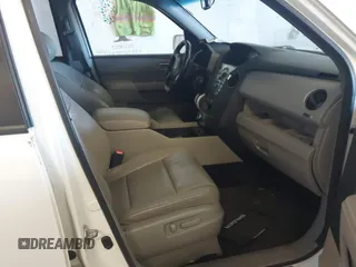 2010 Honda Pilot Touring with VIN 5FNYF4H95AB019903, listed as a IAAI auction lot 42196082 with 233,527 mi miles and . Bid and sale history available at carsss.com. Image 5.