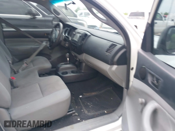 2013 Toyota Tacoma z VIN 5TFNX4CN4DX030843, wystawiony jako IAAI lot #41940499 z przebiegiem 170 068 mil mil oraz . Historia ofert i sprzedaży dostępna na DreamBid. Obrazek 5.