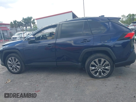 2022 Toyota RAV4 XLE Premium with VIN 2T3C1RFV0NW189365, listed as a IAAI auction lot 41691045 with 42,171 mi miles. Bid and sale history available at carsss.com. Image 14.