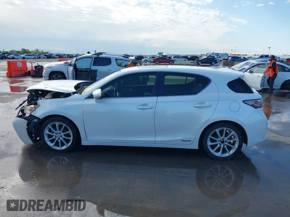 2013 Lexus CT 200h with VIN JTHKD5BH8D2164389, listed as a IAAI auction lot 42078280 with 141,300 mi miles and . Bid and sale history available at DreamBid. Image 14.