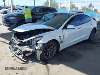 2018 Tesla Model 3 Long Range Battery z VIN 5YJ3E1EB3JF187543, wystawiony jako IAAI lot #41879169 z przebiegiem 74 144 mil mil oraz . Historia ofert i sprzedaży dostępna na DreamBid. Obrazek 18.