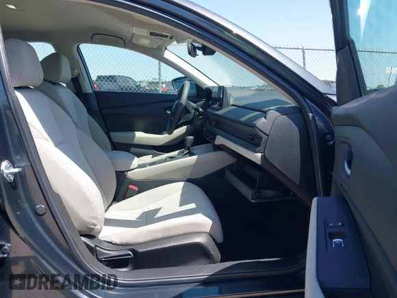 2024 Honda Accord LX z VIN 1HGCY1F28RA046057, wystawiony jako IAAI lot #42009898 z przebiegiem 4831 mil mil oraz . Historia ofert i sprzedaży dostępna na DreamBid. Obrazek 5.