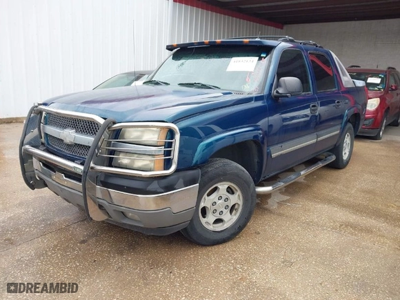 2005 Chevrolet Avalanche LS with VIN 3GNEC12Z95G115267, listed as a IAAI auction lot 41832134 with 223,690 mi miles. Bid and sale history available at carsss.com. Image 2.
