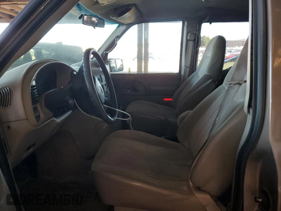 2003 Chevrolet Astro z VIN 1GNDM19X73B124777, wystawiony jako Copart lot #89220995 z przebiegiem 185 322 mil mil oraz Czysty tytuł • Clean title. Historia ofert i sprzedaży dostępna na DreamBid. Obrazek 7.