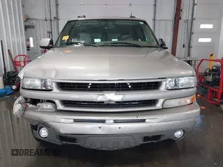 2005 Chevrolet Suburban Z71 with VIN 3GNFK16Z95G265896, listed as a IAAI auction lot 41248931 with 206,062 mi miles. Bid and sale history available at carsss.com. Image 13.