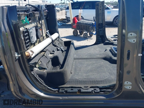 2020 GMC Sierra 1500 Denali z VIN 1GTU9FEL9LZ170791, wystawiony jako IAAI lot #41732485 z przebiegiem Nie podano mil oraz . Historia ofert i sprzedaży dostępna na DreamBid. Obrazek 8.