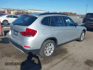 2013 BMW X1 xDrive28i z VIN WBAVL1C52DVR91900, wystawiony jako IAAI lot #40697726 z przebiegiem 115 200 mil mil oraz . Historia ofert i sprzedaży dostępna na DreamBid. Obrazek 4.