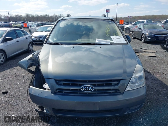 2008 Kia Sedona LX with VIN KNDMB233686204047, listed as a IAAI auction lot 41904157 with 123,700 mi miles. Bid and sale history available at carsss.com. Image 12.