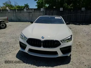 2022 BMW M8 Competition z VIN WBSAE0C06NCH19837, wystawiony jako Copart lot #56768815 z przebiegiem 27 088 mil mil oraz Szkoda całkowita • Salvage title. Historia ofert i sprzedaży dostępna na DreamBid. Obrazek 13.