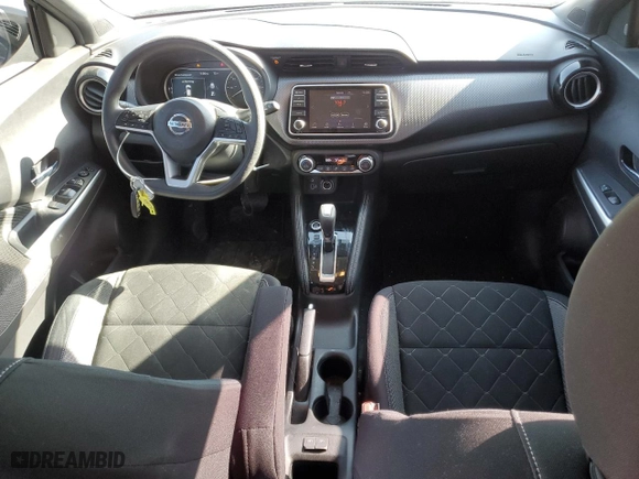 2018 Nissan Kicks SV with VIN 3N1CP5CU6JL520747, listed as a Copart auction lot 52499745 with 27,674 mi miles and Salvage Title. Bid and sale history available at carsss.com. Image 8.