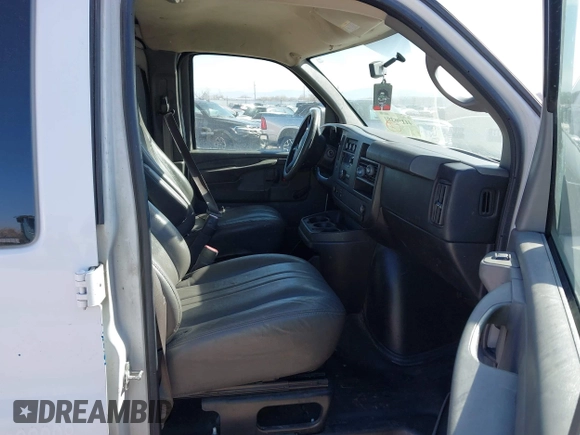 2013 Chevrolet Express Cargo Van with VIN 1GCWGGCA3D1117610, listed as a IAAI auction lot 41196391 with 201,350 mi miles. Bid and sale history available at carsss.com. Image 5.
