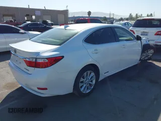 2015 Lexus ES 300h z VIN JTHBW1GG9F2085576, wystawiony jako IAAI lot #42386317 z przebiegiem 142 788 mil mil oraz . Historia ofert i sprzedaży dostępna na DreamBid. Obrazek 4.