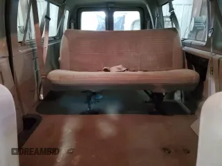 2002 Ford Econoline Passenger XL с VIN 1FBSS31S52HA39048, выставлен на аукционе Copart как лот 87632735 с пробегом 166 850 миль миль и Списание • Salvage title. История ставок и продаж доступна на DreamBid. Изображение 10.