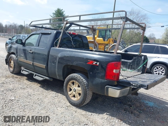2007 Chevrolet Silverado 1500 LT w/1LT with VIN 2GCEC19J671591822, listed as a IAAI auction lot 41841804 with 325,059 mi miles. Bid and sale history available at carsss.com. Image 3.