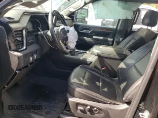 2024 GMC Sierra 3500HD Denali z VIN 1GT49WE72RF110266, wystawiony jako Copart lot #66869744 z przebiegiem 67 981 mil mil oraz Szkody całkowita. Historia ofert i sprzedaży dostępna na DreamBid. Obrazek 7.