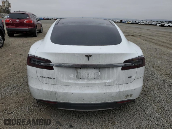 2013 Tesla Model S z VIN 5YJSA1DNXDFP21418, wystawiony jako Copart lot #59131655 z przebiegiem 106 428 mil mil oraz Szkoda całkowita • Salvage title. Historia ofert i sprzedaży dostępna na DreamBid. Obrazek 6.