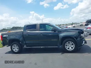 2018 Chevrolet Colorado 2WD LT z VIN 1GCGSCEA9J1137767, wystawiony jako IAAI lot #42389519 z przebiegiem 116 547 mil mil oraz . Historia ofert i sprzedaży dostępna na DreamBid. Obrazek 13.
