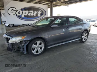 2010 Toyota Camry z VIN 4T1BF3EK3AU062663, wystawiony jako Copart lot #59419545 z przebiegiem 194 007 mil mil oraz Szkoda całkowita • Salvage title. Historia ofert i sprzedaży dostępna na DreamBid. Obrazek 1.