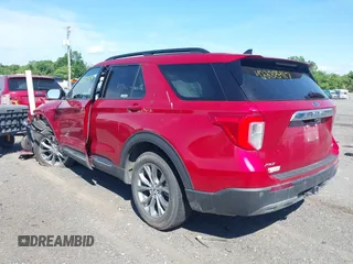 2022 Ford Explorer XLT z VIN 1FMSK8DH2NGC09901, wystawiony jako IAAI lot #42288417 z przebiegiem 40 752 mil mil oraz . Historia ofert i sprzedaży dostępna na DreamBid. Obrazek 3.