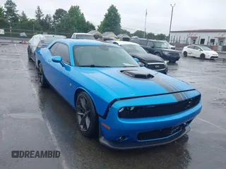 2019 Dodge Challenger R/T Scat Pack z VIN 2C3CDZFJXKH521820, wystawiony jako IAAI lot #42292519 z przebiegiem 75 666 mil mil oraz . Historia ofert i sprzedaży dostępna na DreamBid. Obrazek 1.