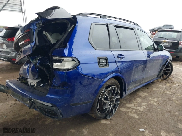 2025 BMW X7 M60i with VIN 5UX33EM0XS9X98693, listed as a IAAI auction lot 41009705 with 2,814 mi miles. Bid and sale history available at carsss.com. Image 4.
