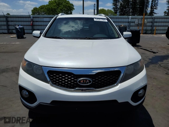 2011 Kia Sorento LX with VIN 5XYKTCA17BG135286, listed as a Copart auction lot 54501785 with 144,282 mi miles and Clean Title. Bid and sale history available at carsss.com. Image 5.