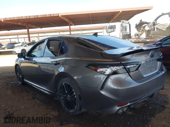 2021 Toyota Camry XSE z VIN 4T1K61AK7MU518176, wystawiony jako IAAI lot #42121890 z przebiegiem 70 634 mil mil oraz . Historia ofert i sprzedaży dostępna na DreamBid. Obrazek 3.