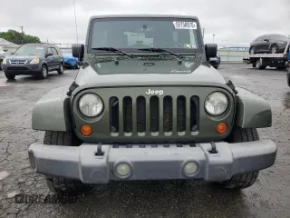 2007 Jeep Wrangler Unlimited Sahara z VIN 1J4GA59127L106988, wystawiony jako Copart lot #59750975 z przebiegiem 154 233 mil mil oraz Czysty tytuł • Clean title. Historia ofert i sprzedaży dostępna na DreamBid. Obrazek 5.