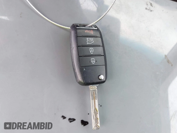 2016 Kia Soul + z VIN KNDJP3A5XG7352628, wystawiony jako IAAI lot #42441945 z przebiegiem 107 522 mil mil oraz . Historia ofert i sprzedaży dostępna na DreamBid. Obrazek 11.