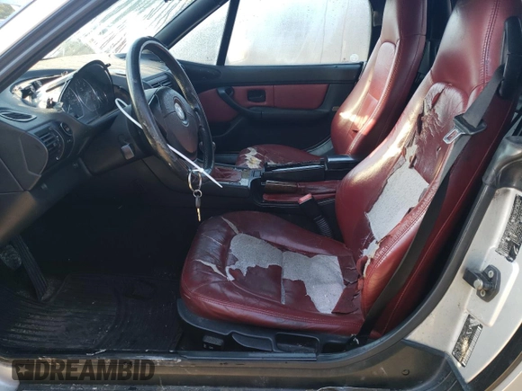 2000 BMW Z3 2.5 z VIN 4USCH9342YLF84496, wystawiony jako Copart lot #50463415 z przebiegiem 275 713 mil mil oraz Szkoda całkowita • Salvage title. Historia ofert i sprzedaży dostępna na DreamBid. Obrazek 7.