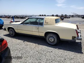 1985 Cadillac Eldorado z VIN 1G6EL5782FE675028, wystawiony jako Copart lot #57709655 z przebiegiem 63 347 mil mil oraz Tytuł czysty. Historia ofert i sprzedaży dostępna na DreamBid. Obrazek 2.